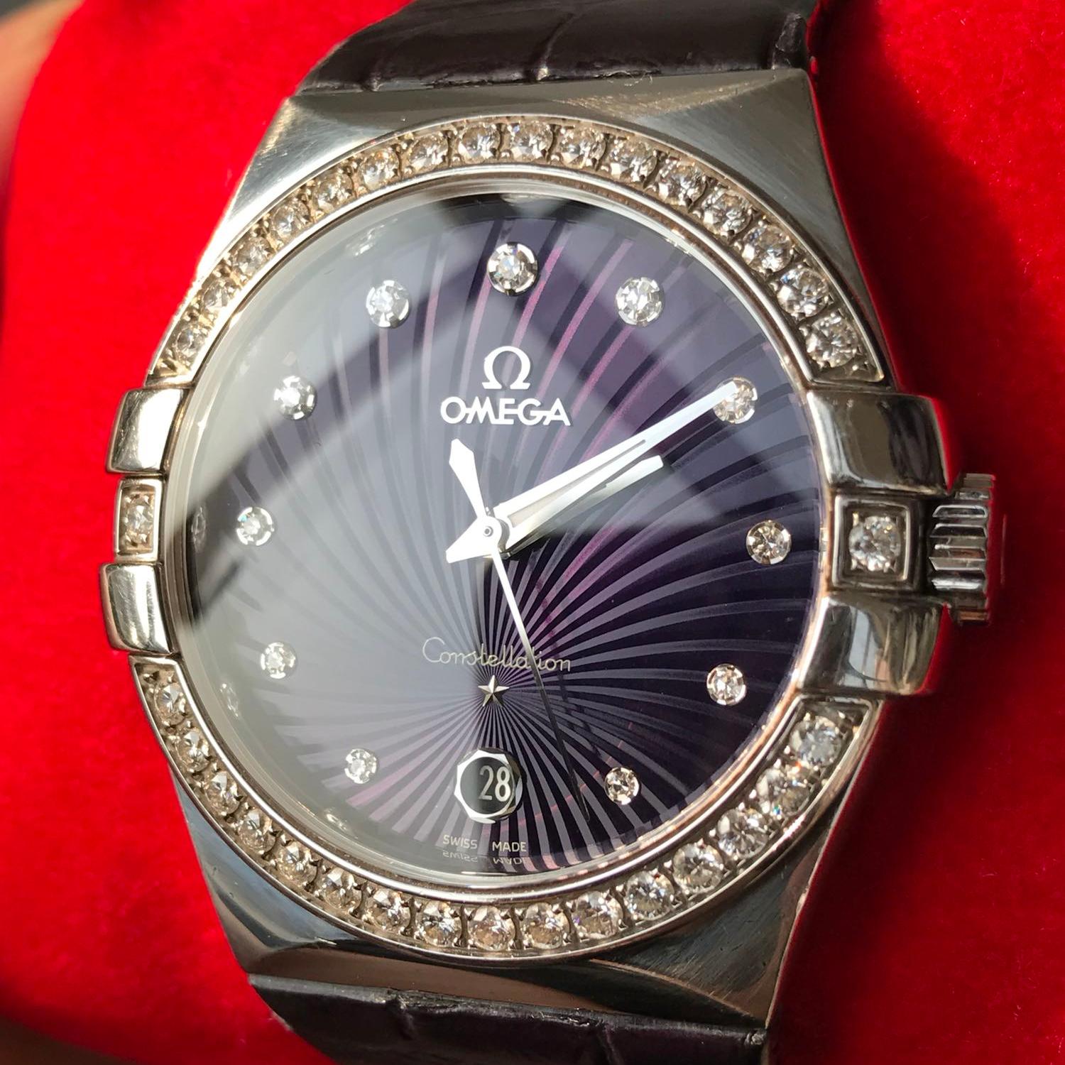 4、欧米茄手表上的钻石是真的吗：欧米茄手表里有四颗小钻石是假的吗？ 