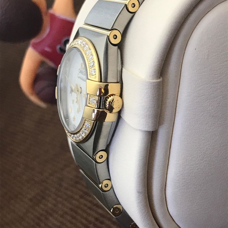 4、如何更换欧米茄手表的表带？更换不锈钢表带
