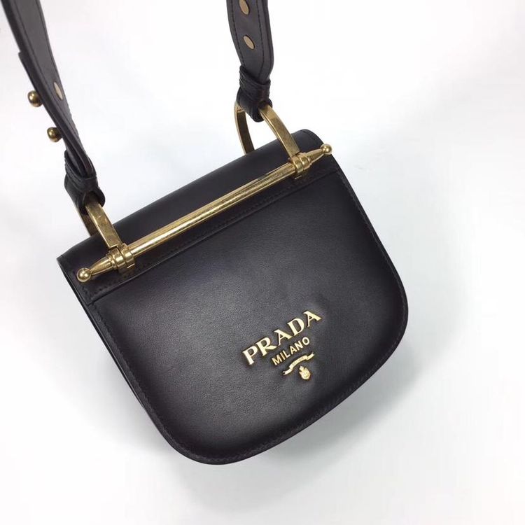 prada 普拉达黑色马鞍包