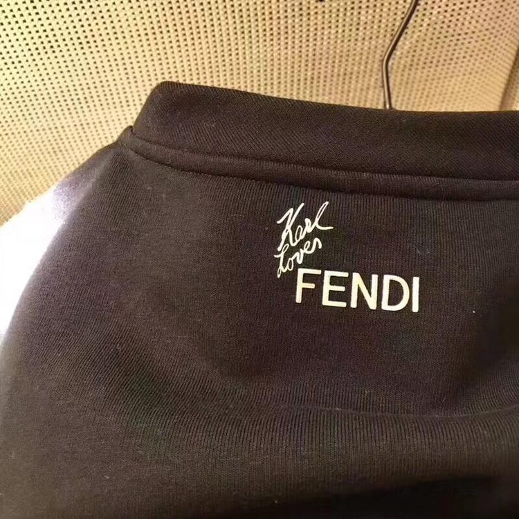 fendi 芬迪女款老佛爷签名限量款卫衣