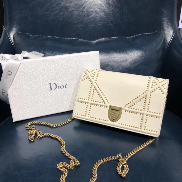 dior 迪奥白色铆钉链条包