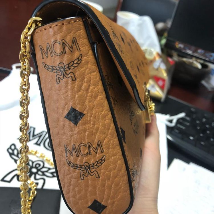 mcm 链条包中号棕色单肩包