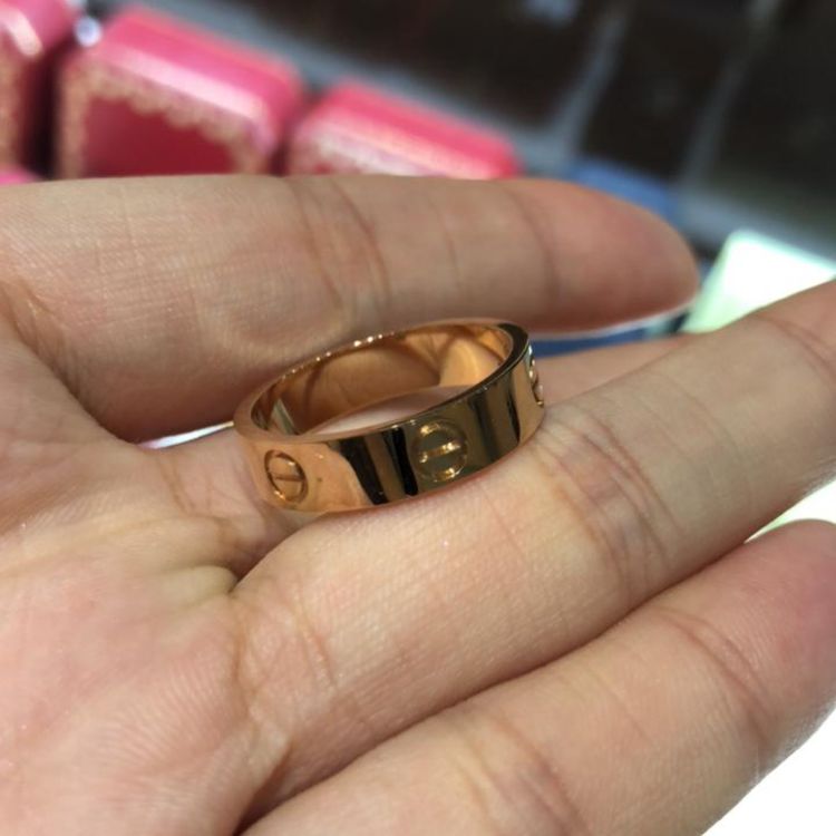 cartier 卡地亚宽版玫瑰金love系列戒指