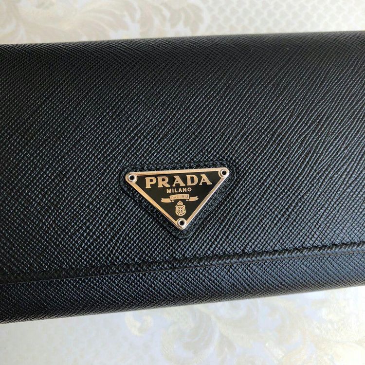 prada 普拉达黑色十字纹经典款银色三角标按扣钱包