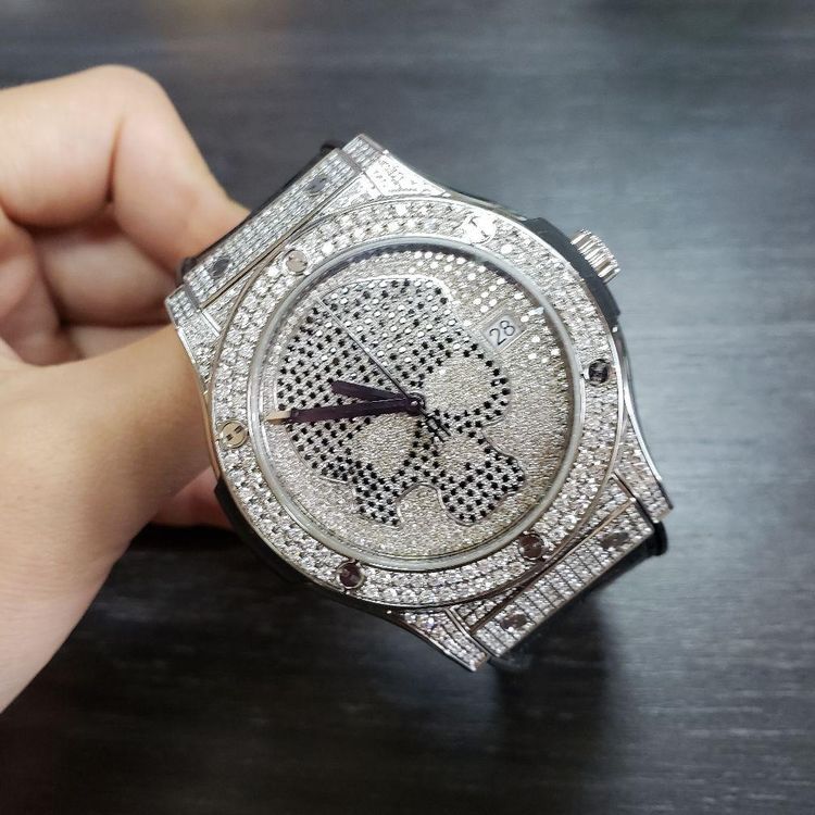 hublot 宇舶骷髅头后钻满天星机械男表