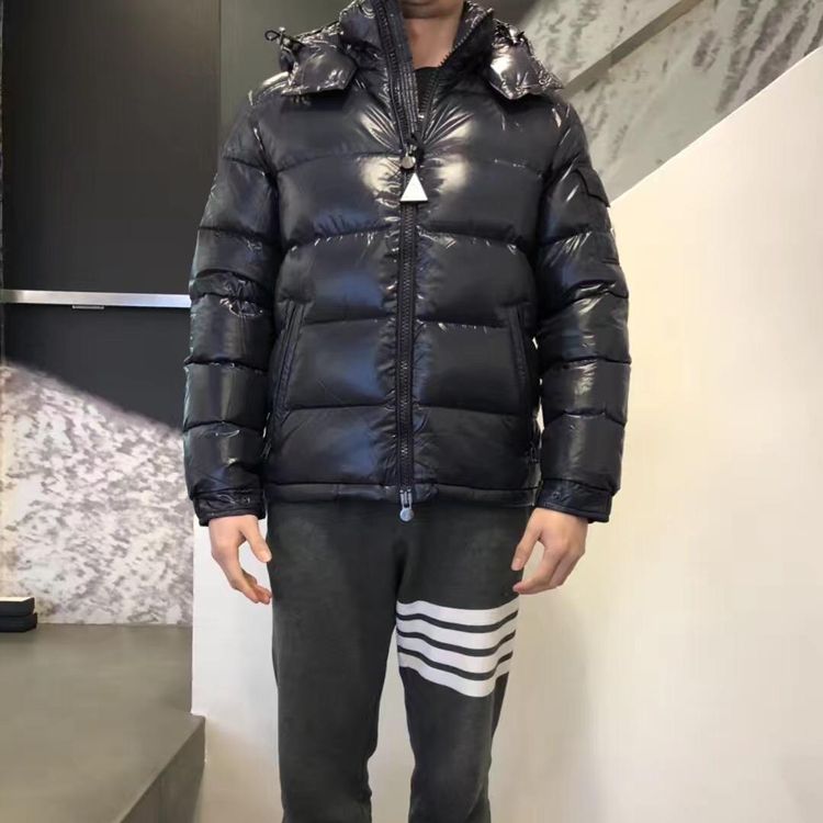 moncler 蒙口男款藏蓝色经典款羽绒服