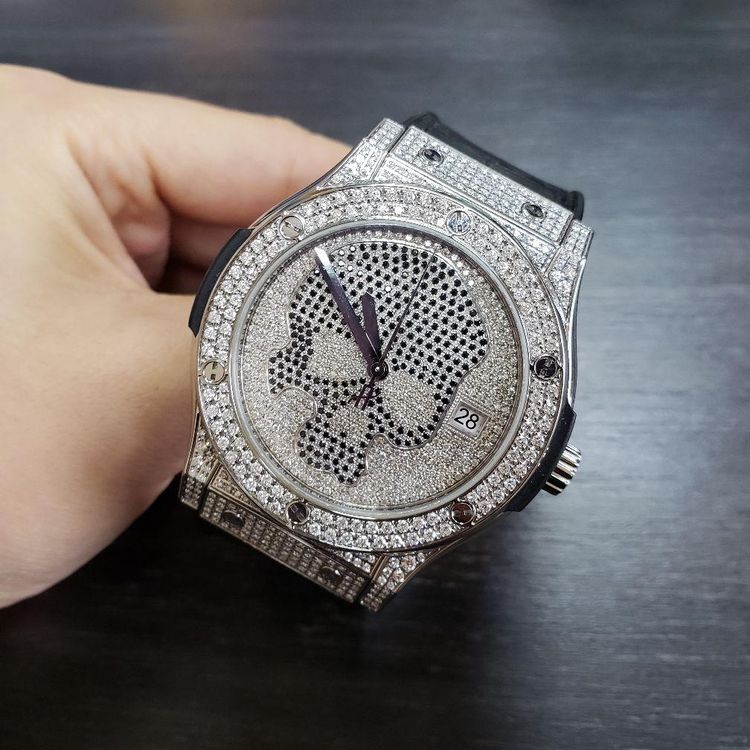 hublot 宇舶骷髅头后钻满天星机械男表