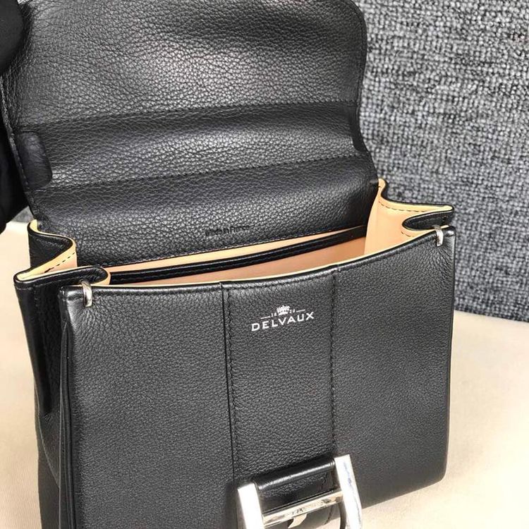 delvaux 德尔沃黑银荔枝皮单肩包