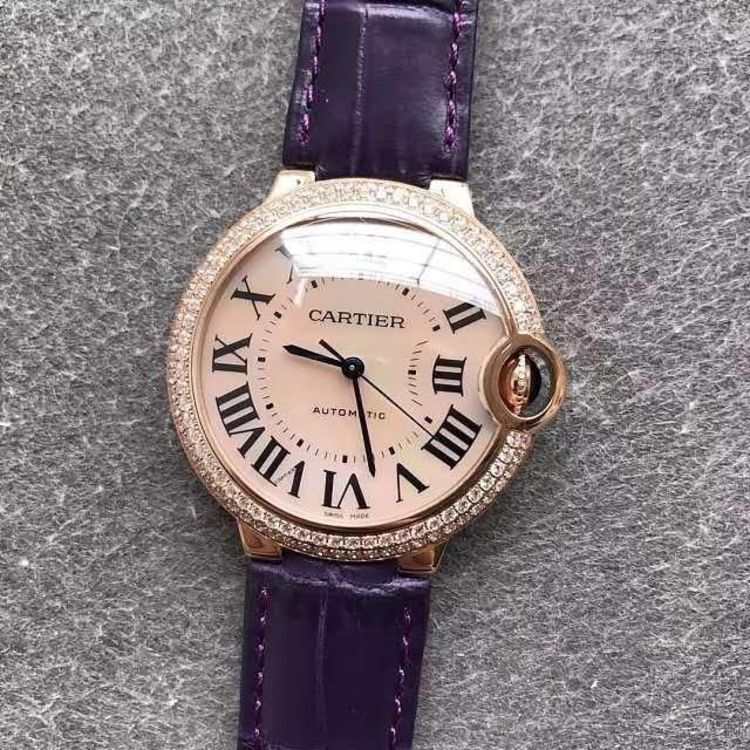 2、如何佩戴卡地亚手表？：有谁知道如何佩戴这款卡地亚手表，请帮忙图片。 