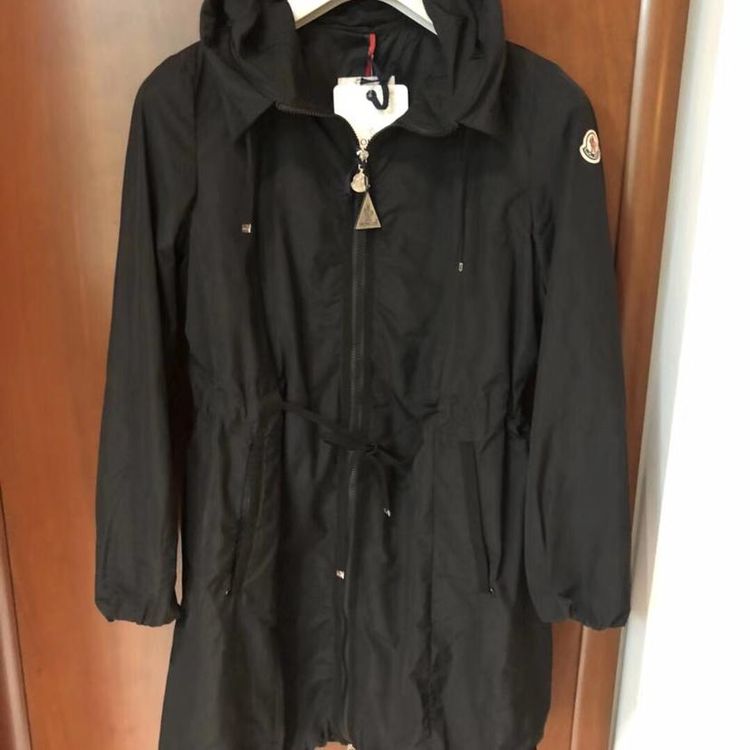 moncler 蒙口女款黑色风衣