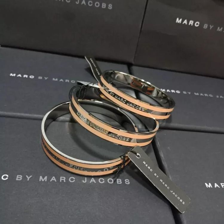 marc by marc jacobs 马克·雅可布之马克珐琅釉手镯