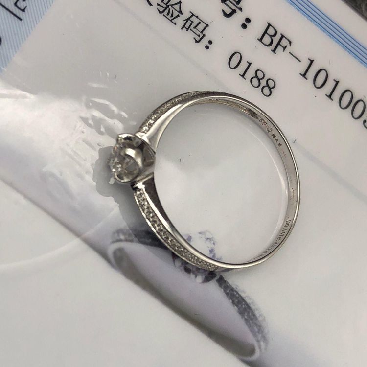 chow taiseng 周大生au750钻石戒指