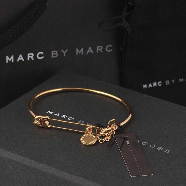 marc by marc jacobs 马克·雅可布之马克个性别针手镯