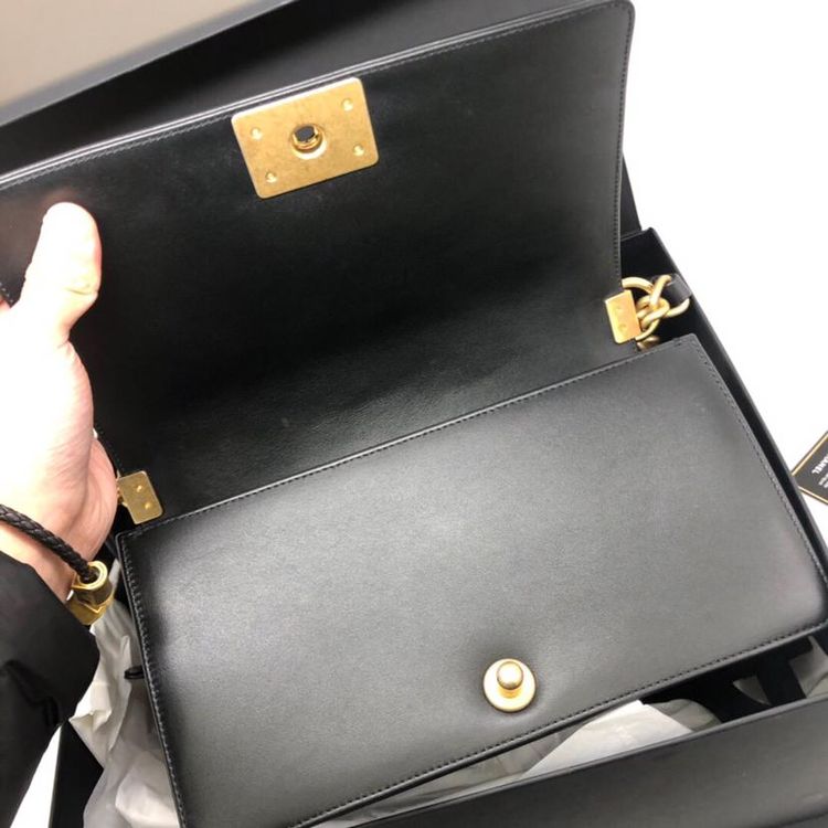 chanel 香奈儿leboy中号黑金牛皮单肩包