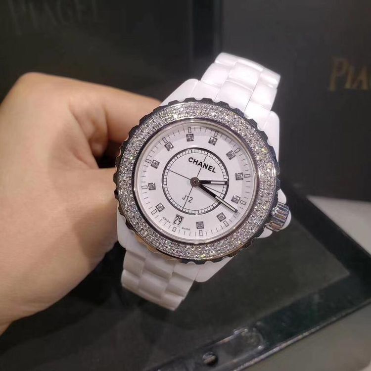 chanel 香奈儿j12系列白陶瓷后镶钻石英腕表