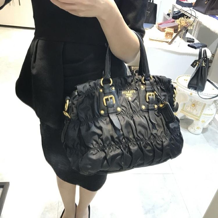 prada 普拉达黑色尼龙褶皱女手提包