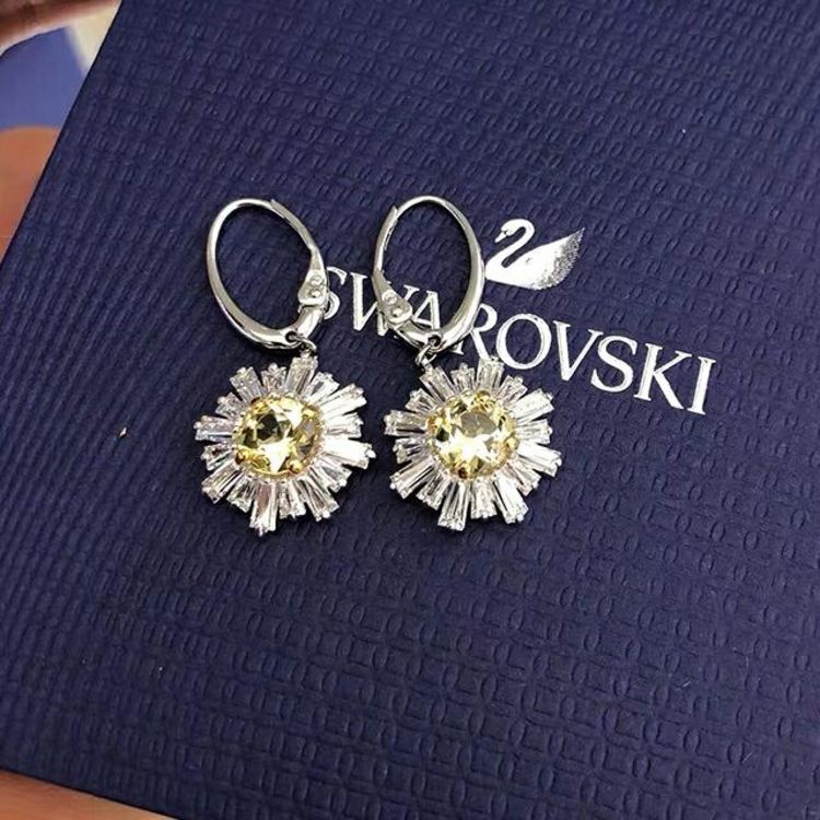 swarovski 施华洛世奇19新款银色太阳花水晶耳坠