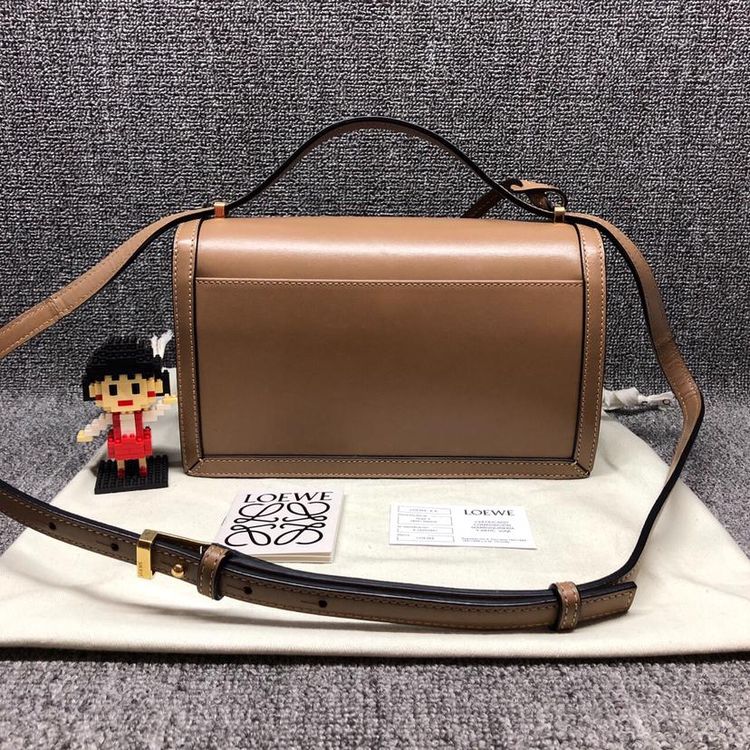 loewe 罗意威中号巴塞罗那牛皮三角包