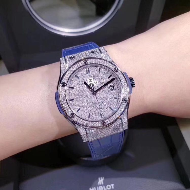 hublot 宇舶经典融合511.nx.9010.lr.1704 后镶钻自动