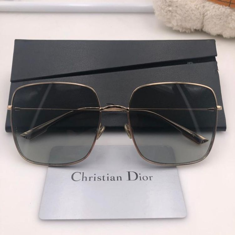 品牌信息品牌详情> dior由法国设计师christian dior(克里斯汀·迪奥