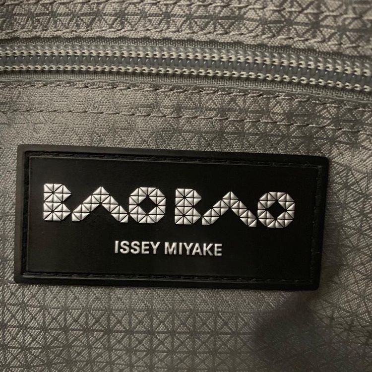 issey miyake 三宅一生磨砂哑光冰灰色双肩包