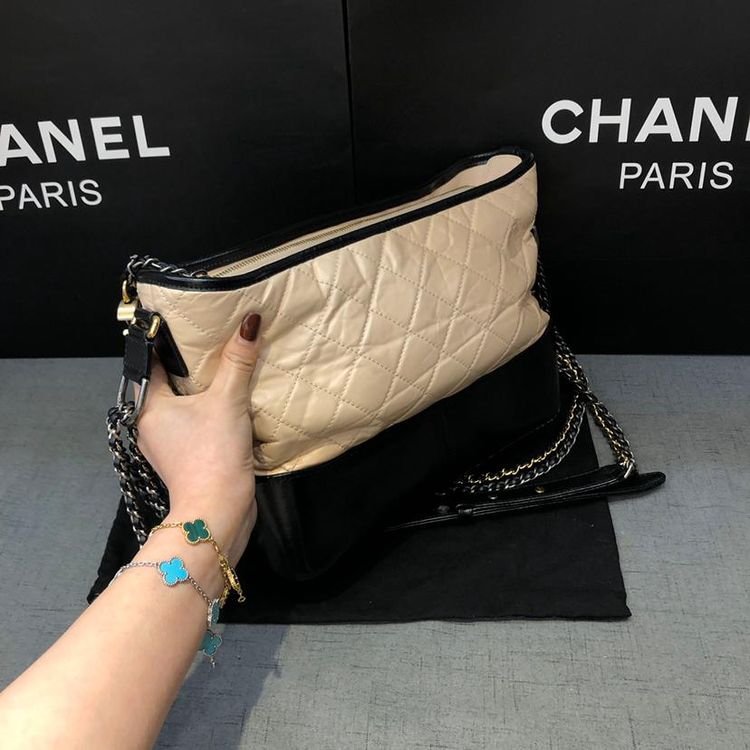 chanel 香奈儿米色拼黑色流浪包