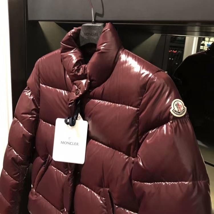 moncler 蒙口女士酒红色短款羽绒服