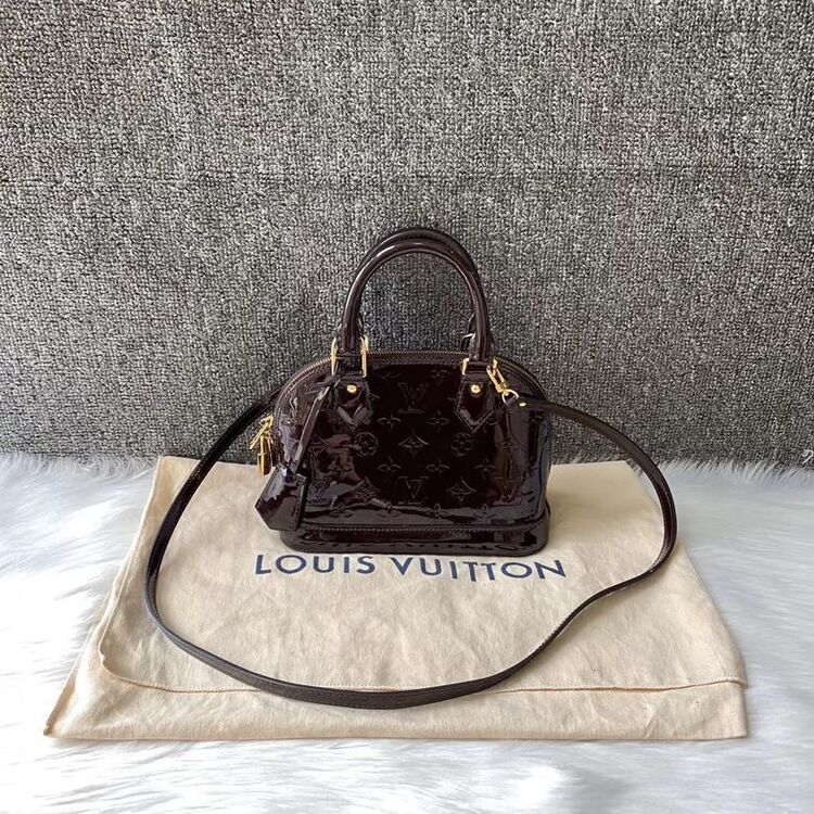 louis vuitton 路易·威登漆皮车厘子色alma bb贝壳包