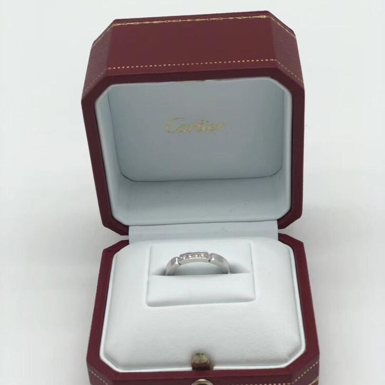 cartier 卡地亚750白金镶嵌四颗小钻石女款戒指
