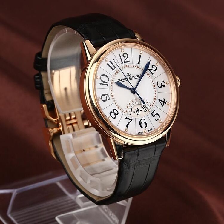 2、 Jaeger-LeCoultre 积家日历是否有太阳和月亮表盘？