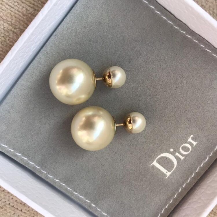 【95新】dior ￥ 2000  价格透明· 卖家寄语 迪奥dior 珍珠耳环