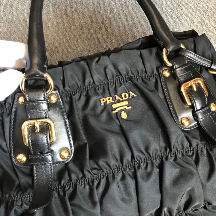 prada 普拉达降落伞尼龙皱褶高菲手提单肩包斜挎包