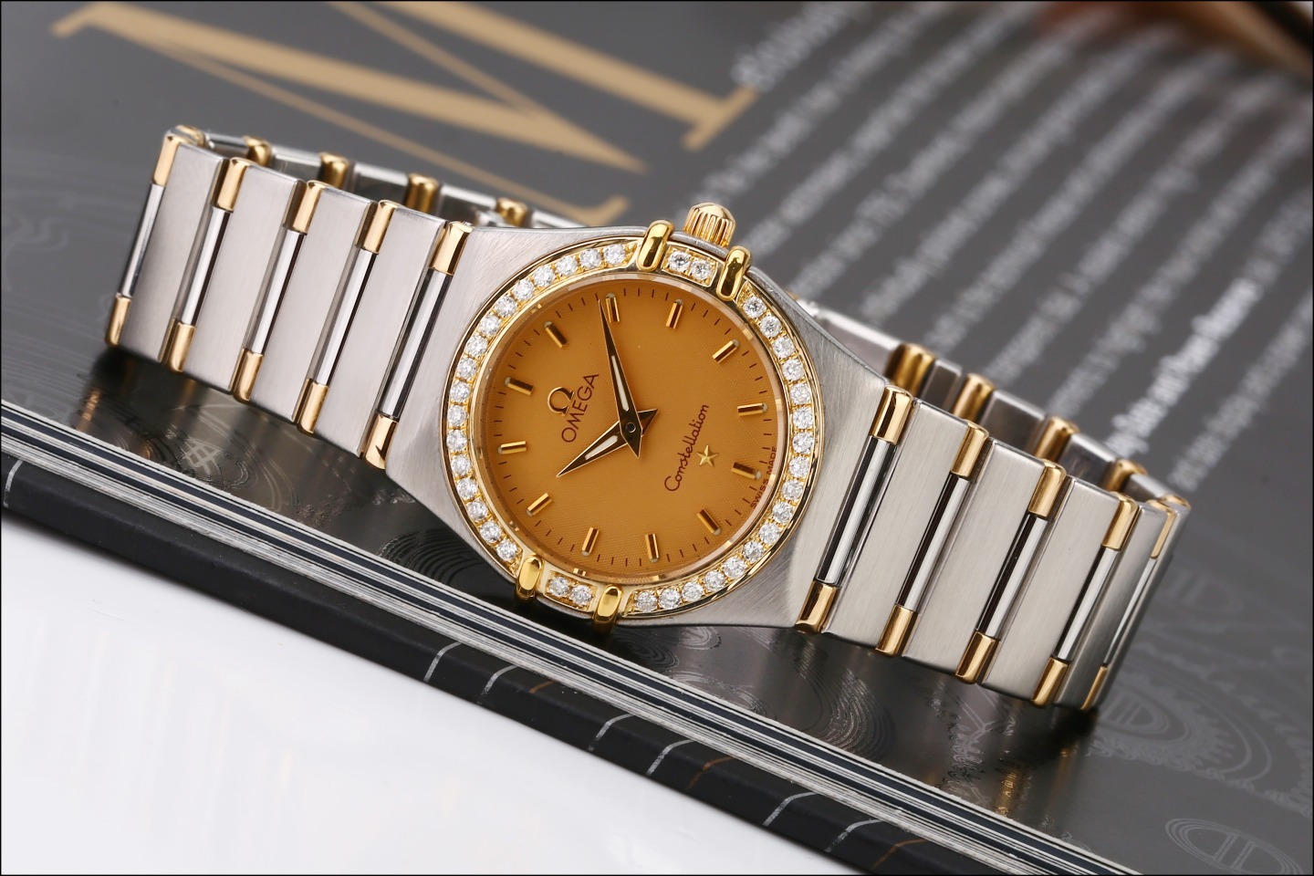 3、欧米茄手表买金钻还是普通的：是欧米茄手表中的24颗钻石是真的吗？ 