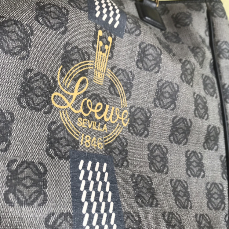 loewe罗意威老花徽章琴谱手提包