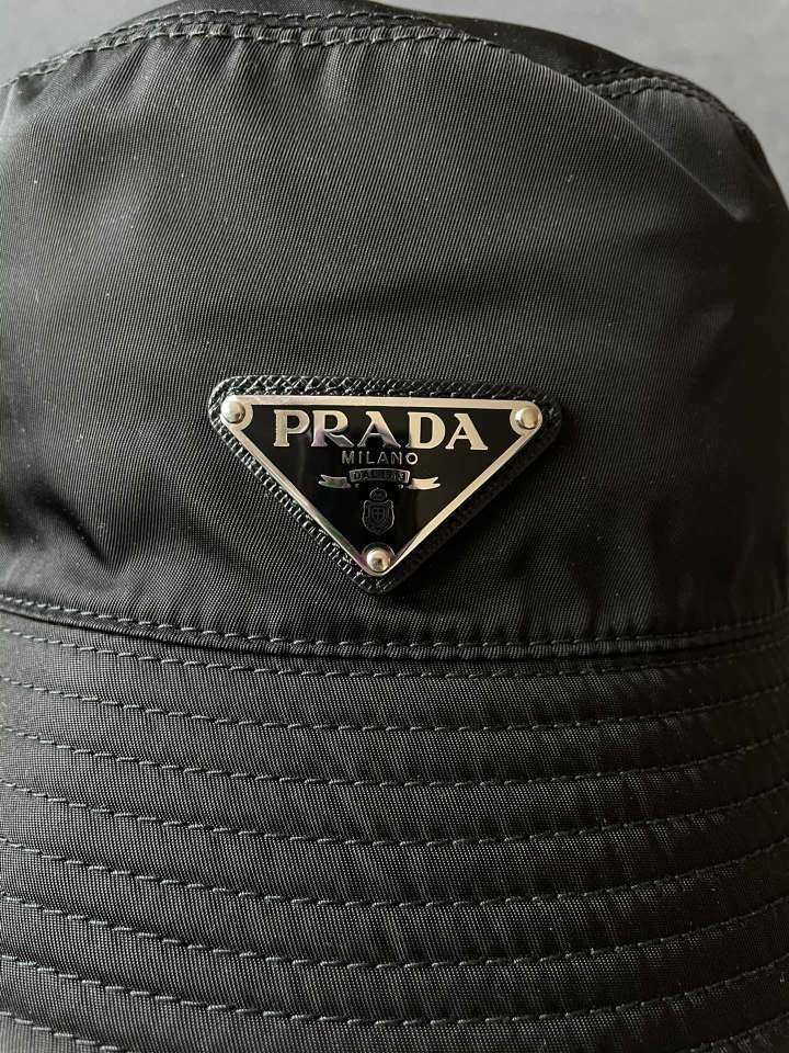 普拉达帽子渔夫帽