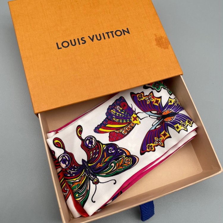 丝巾/方巾路易威登丝巾 louis vuitton 微信扫码可查看优惠后的价格