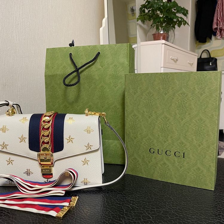 gucci古驰女士手提包sylvie塞尔维亚中号蜜蜂星星烫金款单肩手提包99