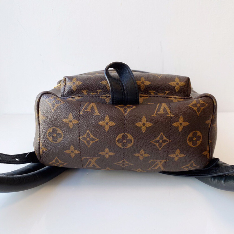 女士双肩包lv老花双肩包 louis vuitton 微信扫码可查看优惠后的价格