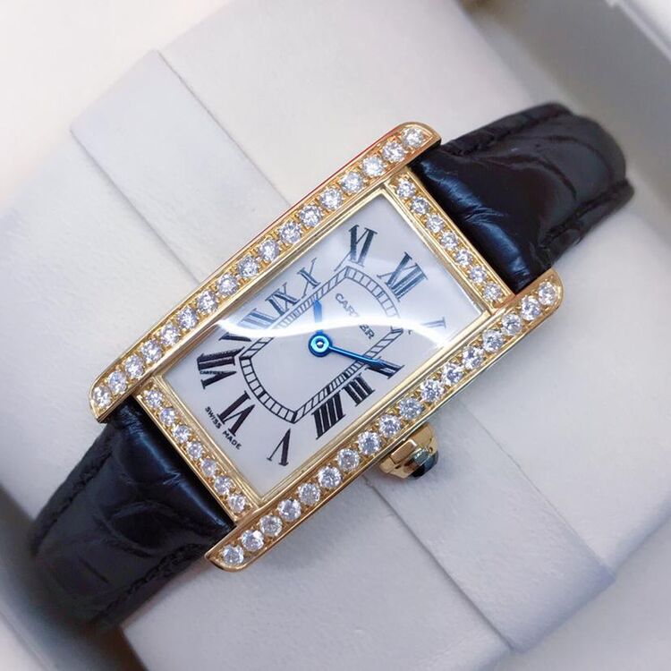 卡地亚女士手表,经典款:,自动上链机芯,售价约20万元