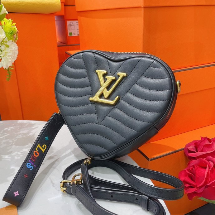 Louis Vuitton路易 威登女士单肩包lv New Wave Heart爱心包 99新 新 9030元 心上